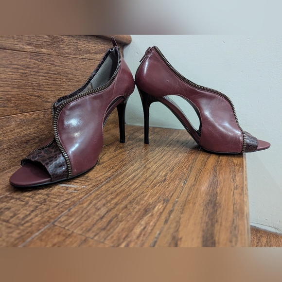 Carlos by Carlos Santana burgundy Passion Zippered stiletto skyscaper Heels Sz 7 - Picture 7 of 15
